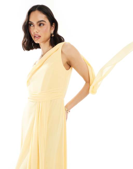 Vestido de dama de honor largo amarillo limón asimétrico y drapeado con falda cruzada de TFNC, 3 de 4