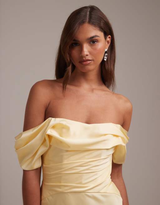 Vestido de dama de honor largo amarillo limón con escote Bardot de satén de ASOS DESIGN, 2 de 6