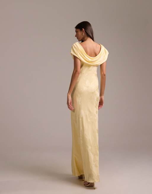 Vestido de dama de honor largo amarillo pálido con hombros caídos de jacquard de ASOS DESIGN, 5 de 5