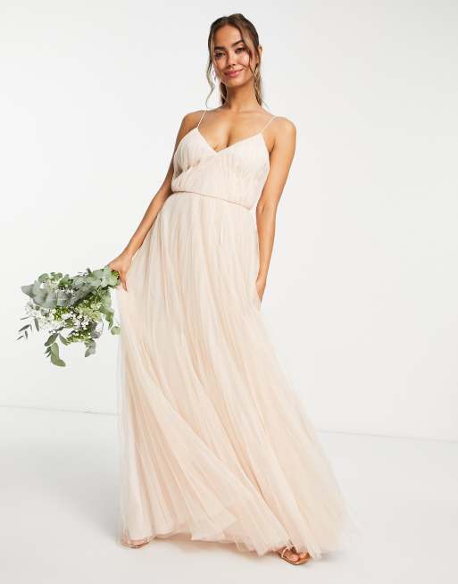 Vestido de dama de honor largo color champ n de tirantes con dise o fruncido y falda plisada de tul de ASOS DESIGN