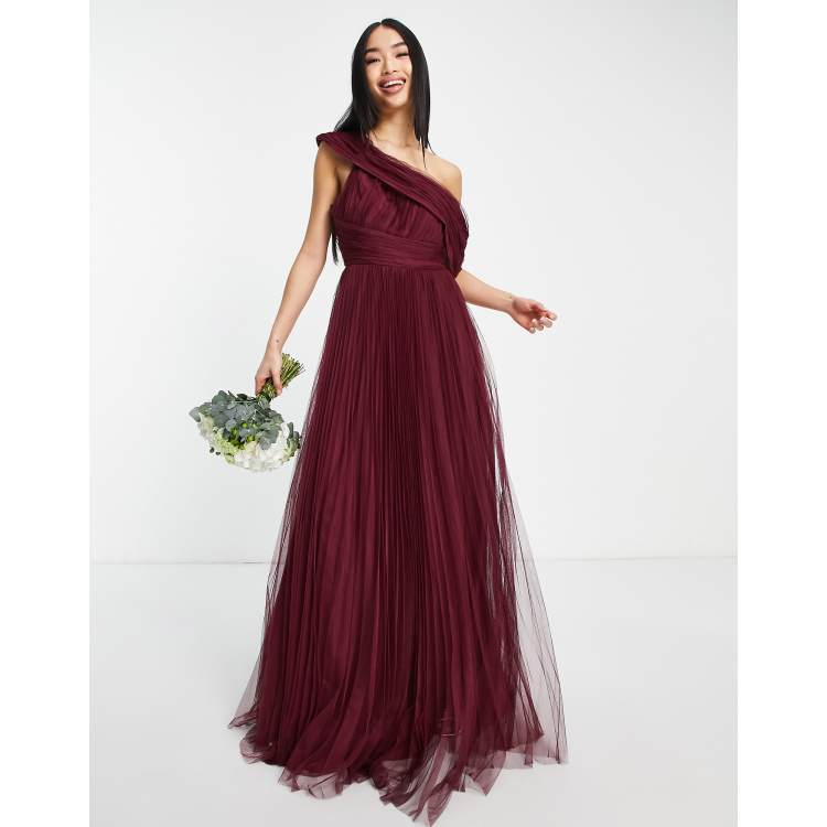 Vestidos color guinda de noche 2025