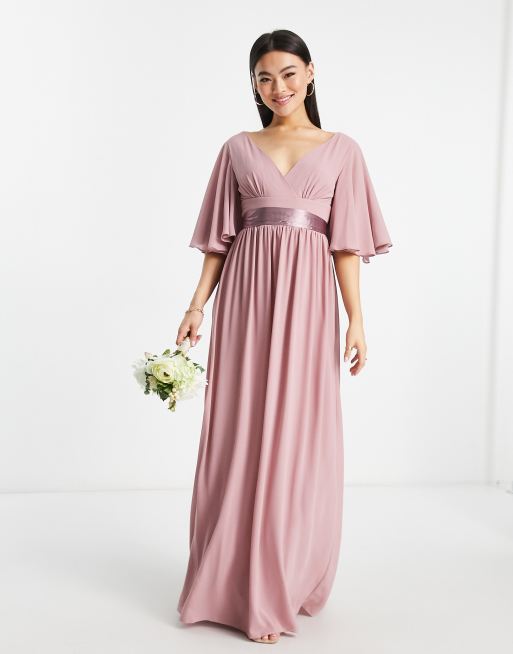 Vestido de dama de honor largo color lavanda plisado con mangas ángel de TFNC