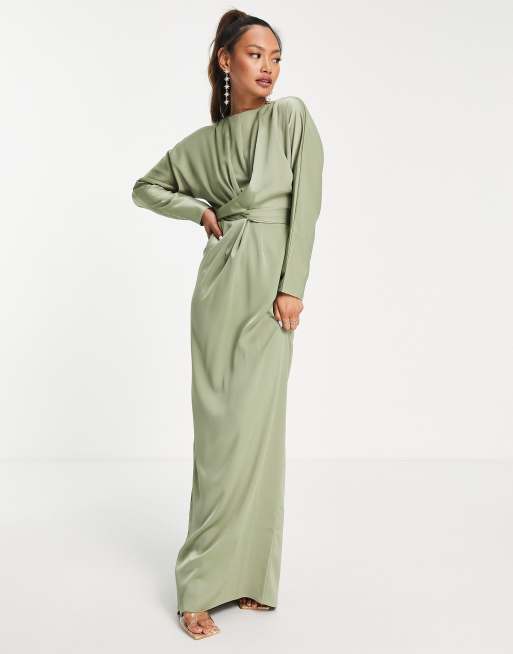 Vestido de dama de honor largo color oliva con cintura cruzada y mangas murciélago de satén de ASOS DESIGN
