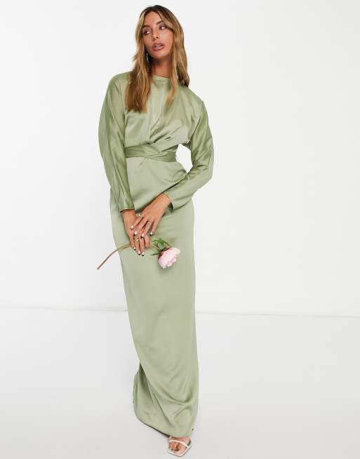 Vestido de dama de honor largo color oliva con cintura cruzada y mangas murciélago de satén de ASOS DESIGN
