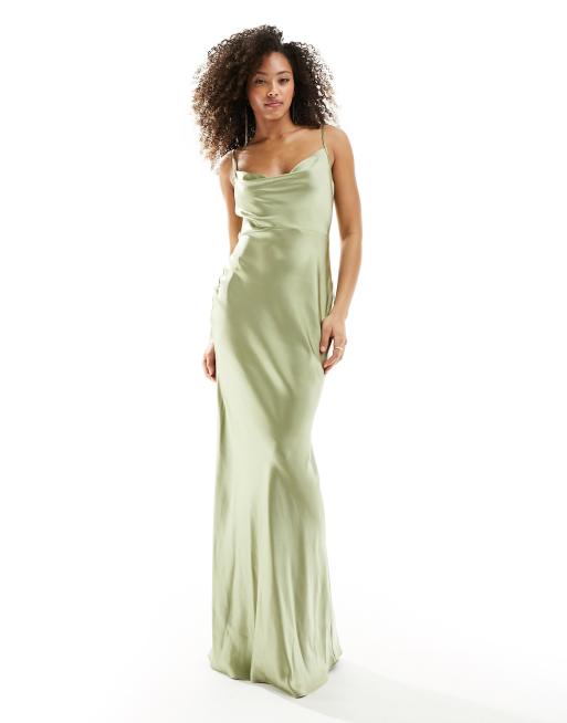 Vestido de dama de honor largo color oliva con cuello desbocado de satén Keisha de Pretty Lavish