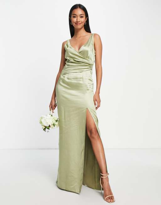 Vestido de dama de honor largo color oliva de satén de Pretty Lavish