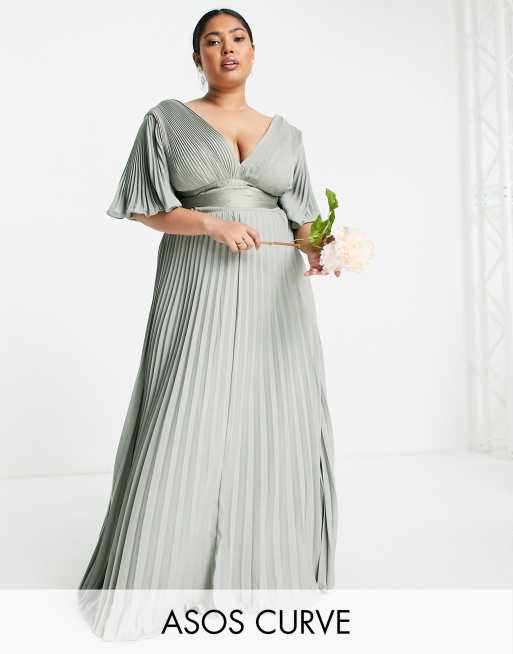 Vestido de dama de honor largo color oliva plisado con cintura cruzada y mangas acampanadas de satén de ASOS DESIGN Curve