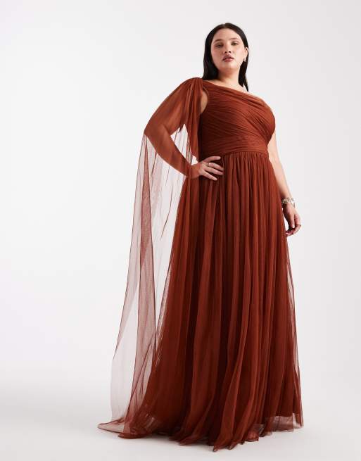 Vestido de dama de honor largo color óxido asimétrico con pañuelo al cuello de Lace & Beads Plus