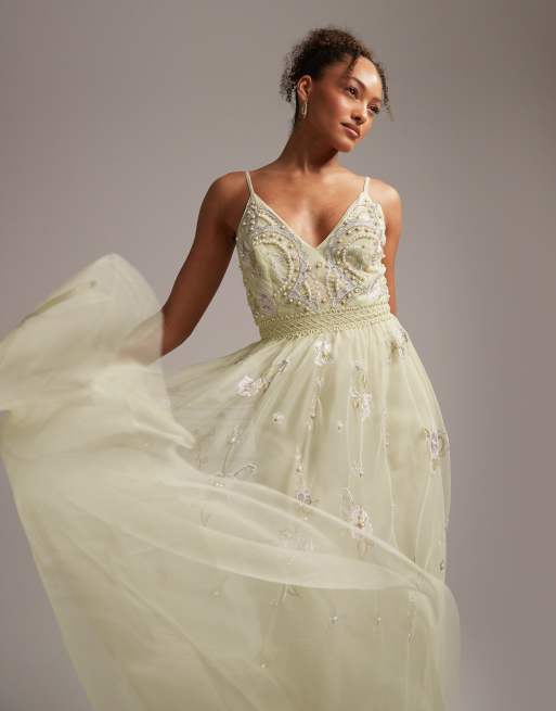 Vestido de dama de honor largo color salvia de tirantes con bordado floral y detalle de perlas de ASOS DESIGN