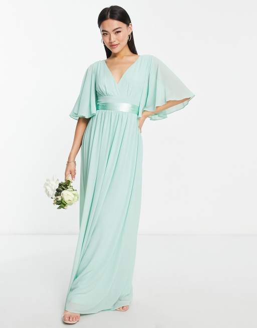 Vestido de dama de honor largo color salvia plisado con mangas ángel de TFNC 