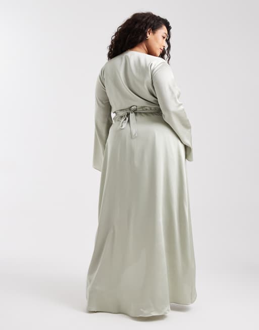 Vestido de dama de honor largo color verde con diseño cruzado de satén de TFNC Plus, 2 de 4