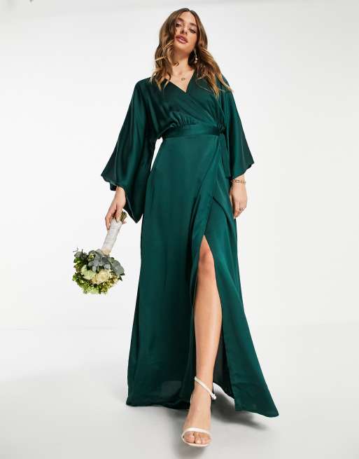 Vestido dama de honor largo color verde esmeralda cruzado con estilo kimono de TFNC | ASOS