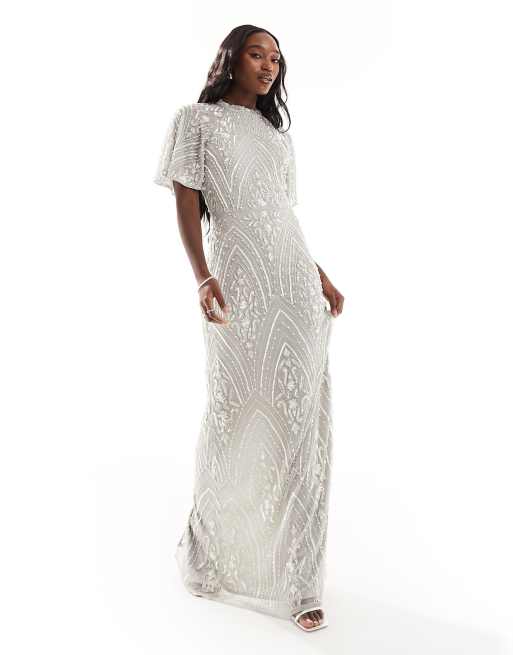 Vestido de dama de honor largo con diseño adornado, mangas acampanadas y espalda abierta de Beauut 