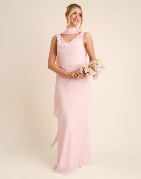 Vestido de dama de honor largo rosa claro con escote desbocado de crepé de Six Stories - view 1