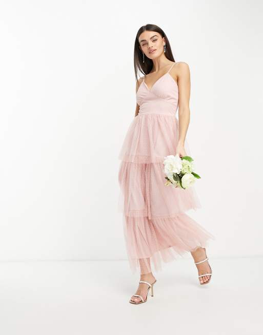 Vestido de dama de honor largo rosa con falda escalonada de plumeti de tul de Vila