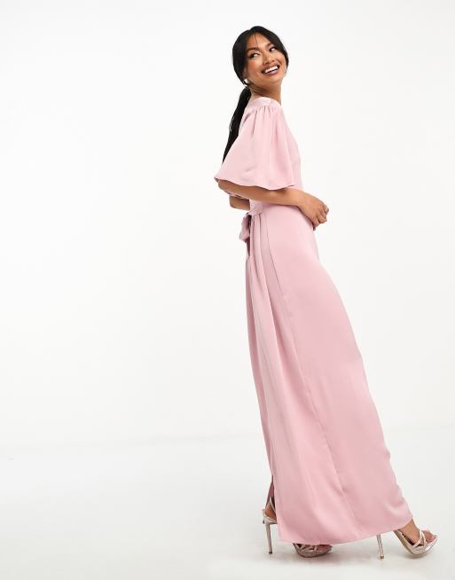 Vestido de dama de honor largo rosa con mangas acampanadas y lazada en la cintura de Vila