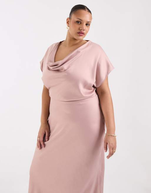 Vestido de dama de honor largo rosa empolvado con cuello desbocado de satén de TFNC Plus, 3 de 4