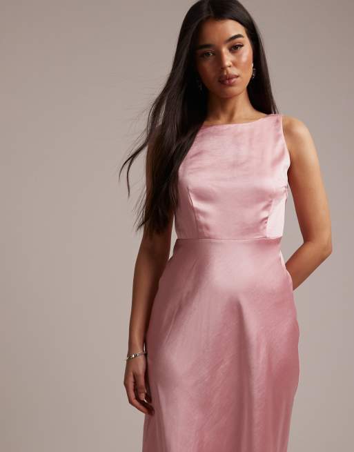 Vestido de dama de honor largo rosa pastel sin mangas con espalda desbocada de satén de Six Stories, 3 de 5