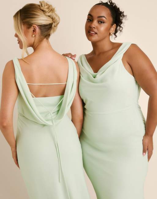 Vestido de dama de honor largo verde menta con escote desbocado de crepé de Six Stories, 3 de 4
