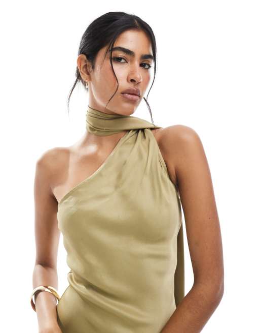 Vestido de dama de honor largo verde oliva asimétrico con detalle de fular de Maids to Measure, 4 de 4