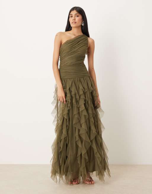 Vestido de dama de honor largo verde oliva oscuro asimétrico con volantes efecto cascada de Lace & Beads, 2 de 4