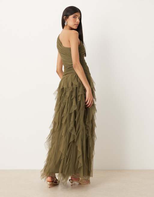 Vestido de dama de honor largo verde oliva oscuro asimétrico con volantes efecto cascada de Lace & Beads, 4 de 4
