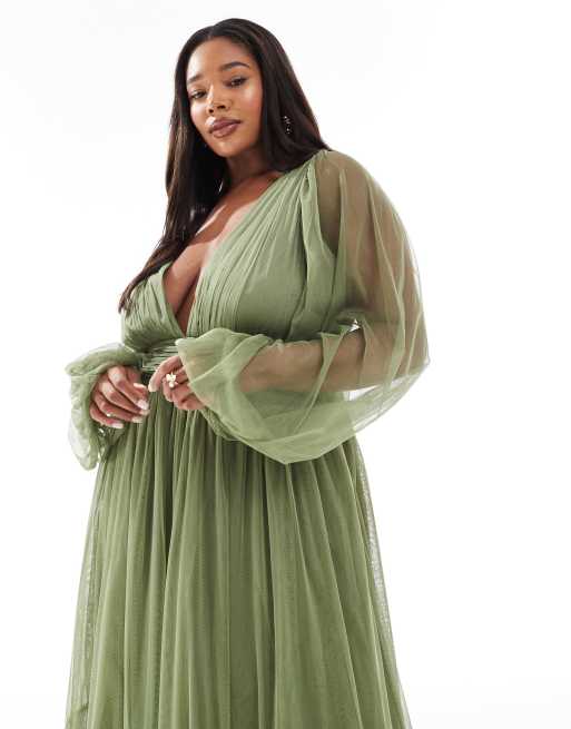Vestido de dama de honor largo verde oliva tenue de manga larga Madison de Lace & Beads Plus, 2 de 4
