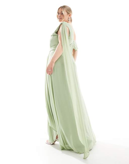 Vestido de dama de honor largo verde salvia asimétrico y drapeado con falda cruzada de TFNC Plus, 4 de 4