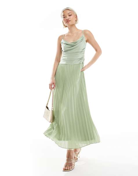 Vestido de dama de honor largo verde salvia con cuello desbocado y falda plisada de TFNC - view 1