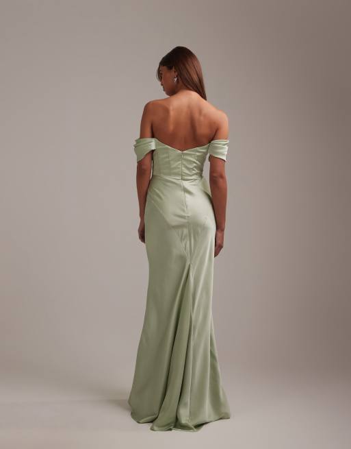 Vestido de dama de honor largo verde salvia con escote Bardot de satén de ASOS DESIGN, 3 de 6