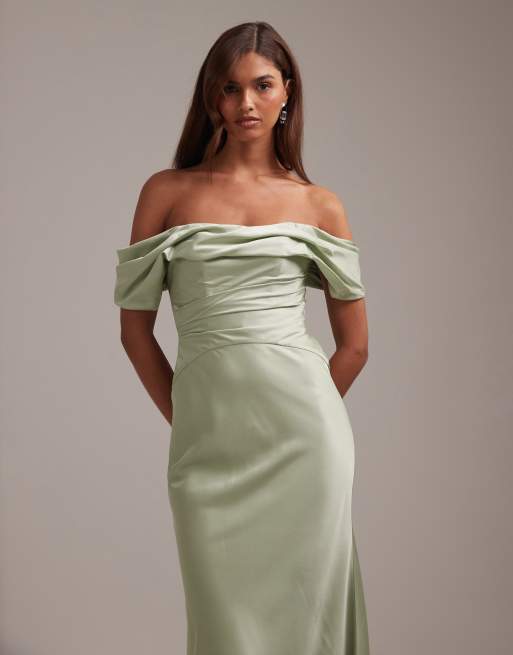Vestido de dama de honor largo verde salvia con escote Bardot de satén de ASOS DESIGN, 6 de 6