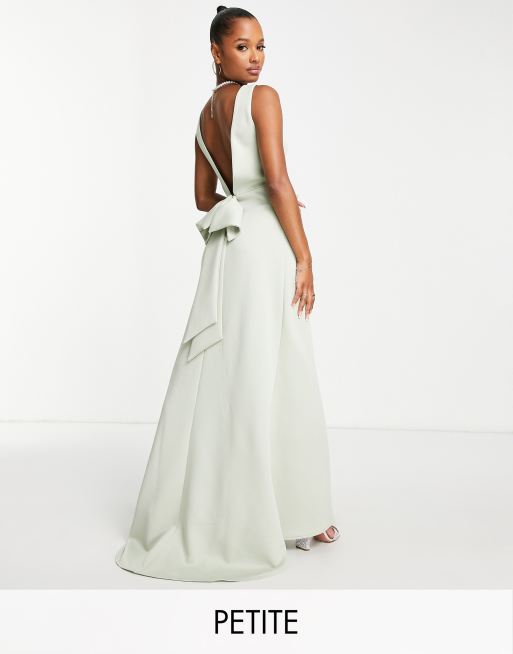 Vestido de dama de honor largo verde salvia con lazo en la espalda de TFNC Petite