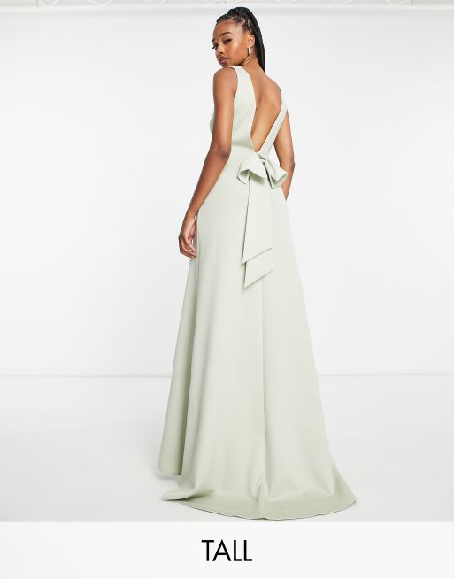 Vestido de dama de honor largo verde salvia con lazo en la espalda de TFNC Tall