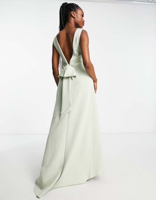 Vestido de dama de honor largo verde salvia con lazo en la espalda de TFNC, 2 de 4