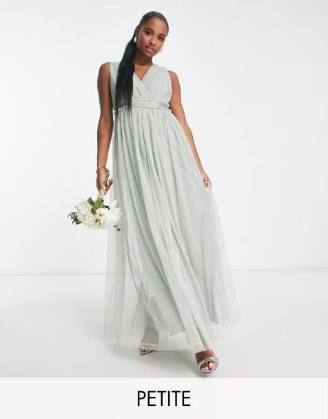 Vestido de dama de honor largo verde salvia con volantes en la cintura y cuello de pico de Anaya Petite - view 1