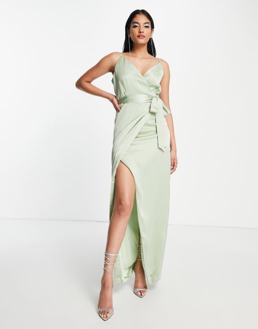 Vestido de dama de honor largo verde salvia cruzado con cinturón de satén de Liquorish
