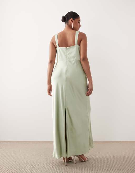 Vestido de dama de honor largo verde salvia de corte recto con pecho drapeado de satén de ASOS DESIGN Curve, 4 de 4