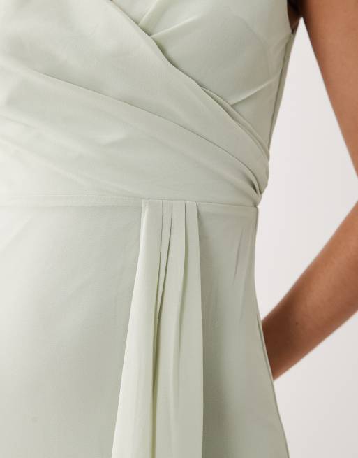 Vestido de dama de honor largo verde salvia drapeado con top cruzado de chifón de TFNC, 3 de 4