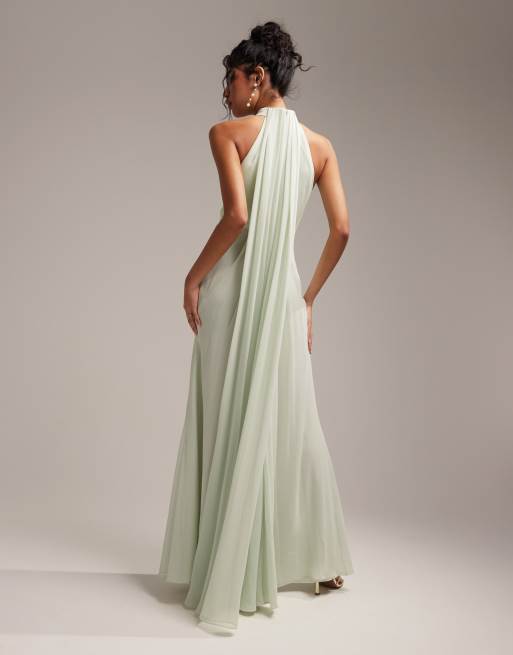 Vestido de dama de honor largo verde salvia drapeado de estilo griego con cuello halter de ASOS DESIGN, 2 de 5
