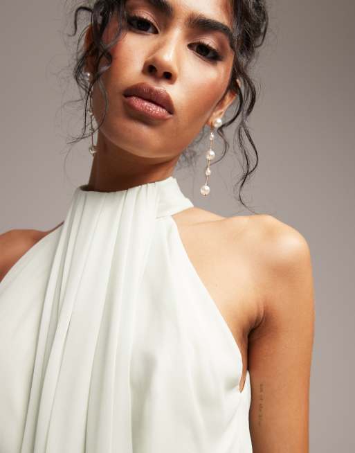 Vestido de dama de honor largo verde salvia drapeado de estilo griego con cuello halter de ASOS DESIGN, 5 de 5