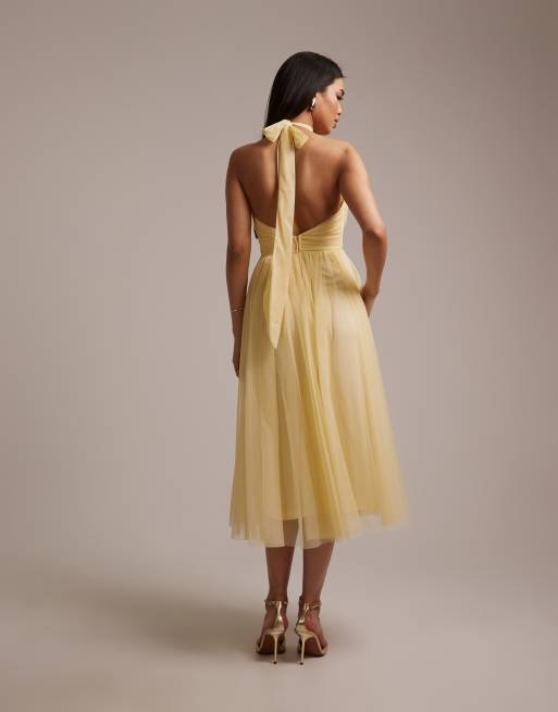 Vestido de dama de honor midi amarillo limón con cuello subido de tul de Lace & Beads, 5 de 5