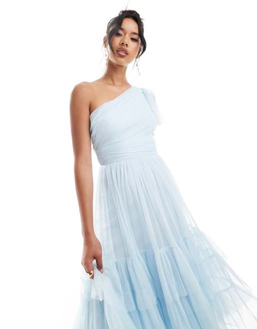 Vestido de dama de honor midi azul cielo asimétrico de tul Madison de Lace & Beads, 4 de 4