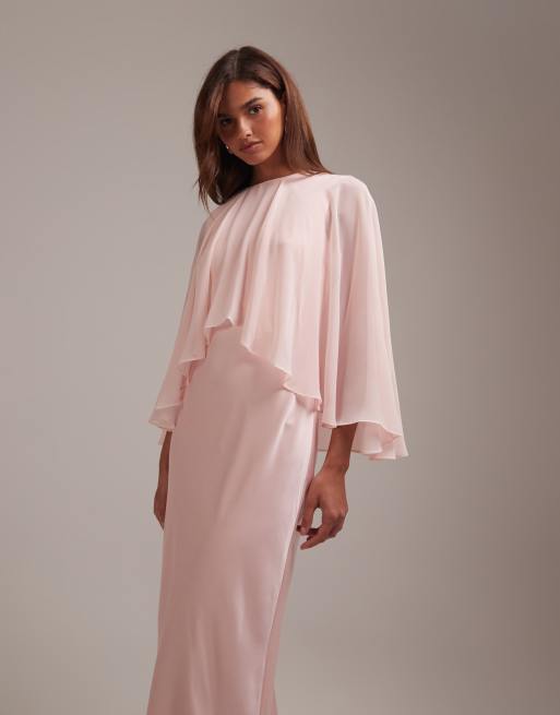 Vestido de dama de honor rosa de corte al bies de satén con capa superpuesta de chifón transparente de ASOS DESIGN, 4 de 5