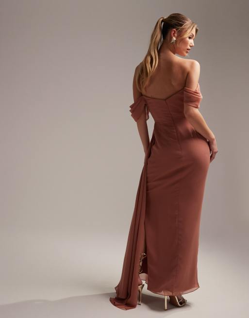 Vestido de dama de honor semilargo rosa polvoriento drapeado con escote Bardot de ASOS DESIGN, 3 de 5