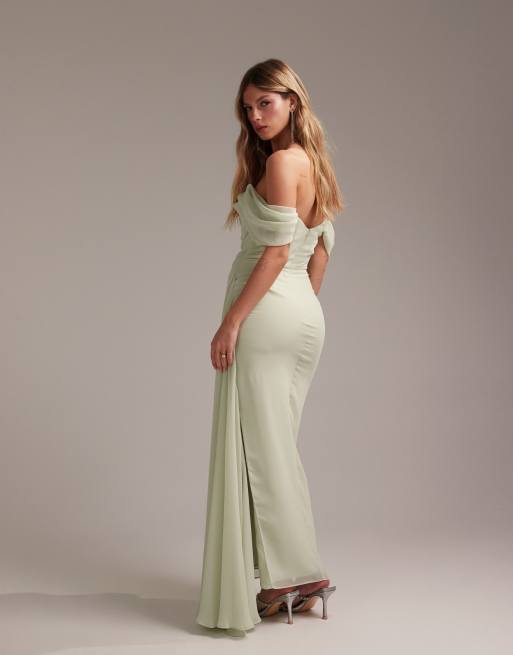 Vestido de dama de honor semilargo verde claro drapeado con escote Bardot de ASOS DESIGN, 3 de 5