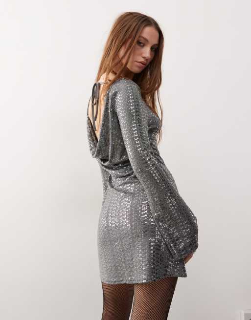 Vestido de fiesta corto plateado con espalda desbocada de lentejuelas de Reclaimed Vintage