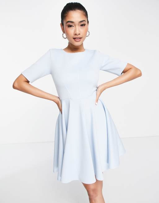 Vestido de graduación corto azul claro de tejido efecto neopreno de Closet London 