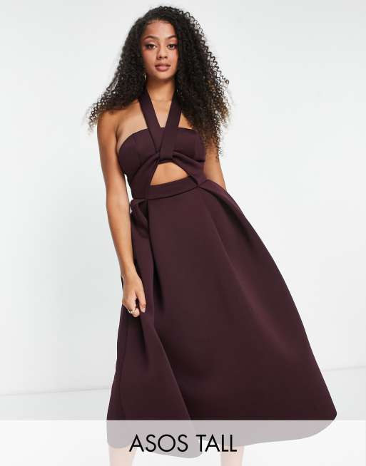 Vestido de graduaci n midi color berenjena con cuello halter abertura y detalle retorcido de ASOS DESIGN Tall
