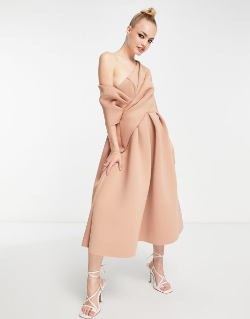 Vestido de midi camel hombros descubiertos de ASOS DESIGN ASOS