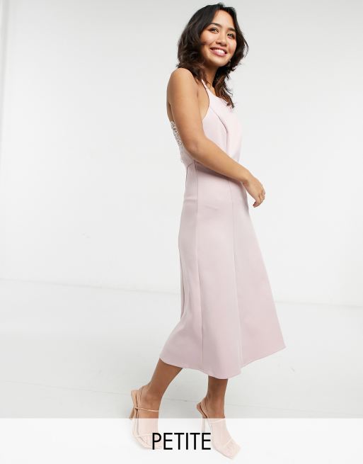 Vestido de graduación midi color rubor con espalda de encaje de Chi Chi London Petite